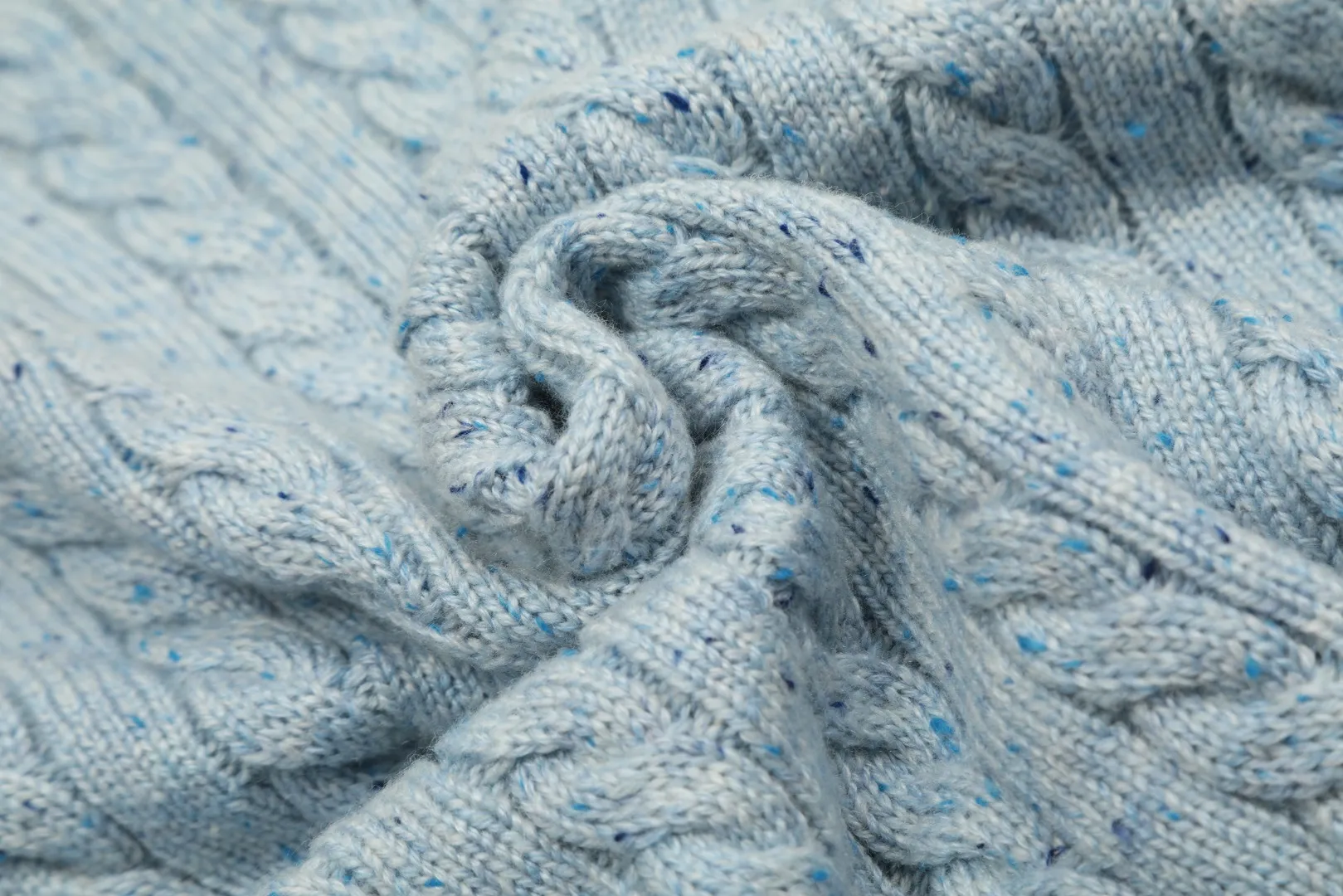 vivienne west wood Vivienne heavy-duty twist multi-color classic cardigan knitted sweater wool 2024 autumn latest style 🧩 15% merino cotton wool 85% wool blend 🧩Correct Italian 🇮🇹100% wool washed wheat logo Size: S -M- L Color: White Dark Gray Blue